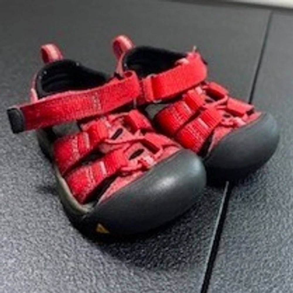 Keen Newport H2 Kids Sandals Red Black Water Shoes Baby Size 4 Infant Toddler